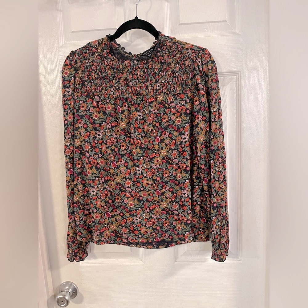 Lucky Brand medium long sleeve floral shirt & scrunched detail on top.
